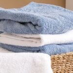 Como manter as roupas limpas e cheirosas durante a temporada de chuva?