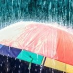 Como manter as roupas limpas e cheirosas durante a temporada de chuva?