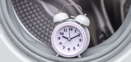 Quanto tempo leva para lavar roupas em uma lavanderia self-service?