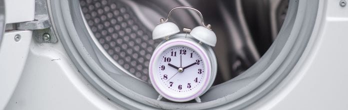 Quanto tempo leva para lavar roupas em uma lavanderia self-service?