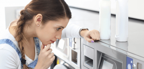 A lavanderia self-service danifica as roupas? Mitos e verdades