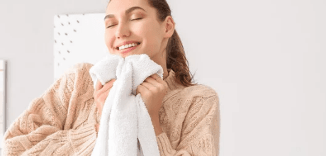 Como ser mais sustentável ao lavar as roupas?